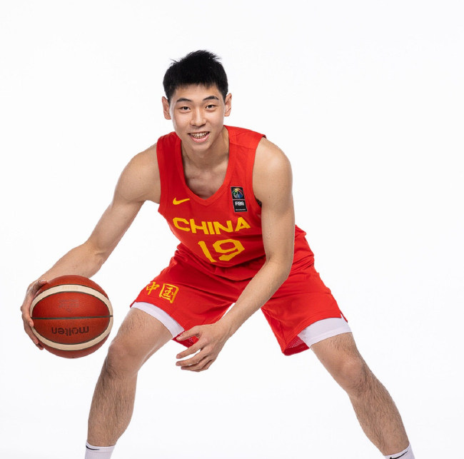 崔永熙签约篮网：称一人不够，望更多中国球员走出来