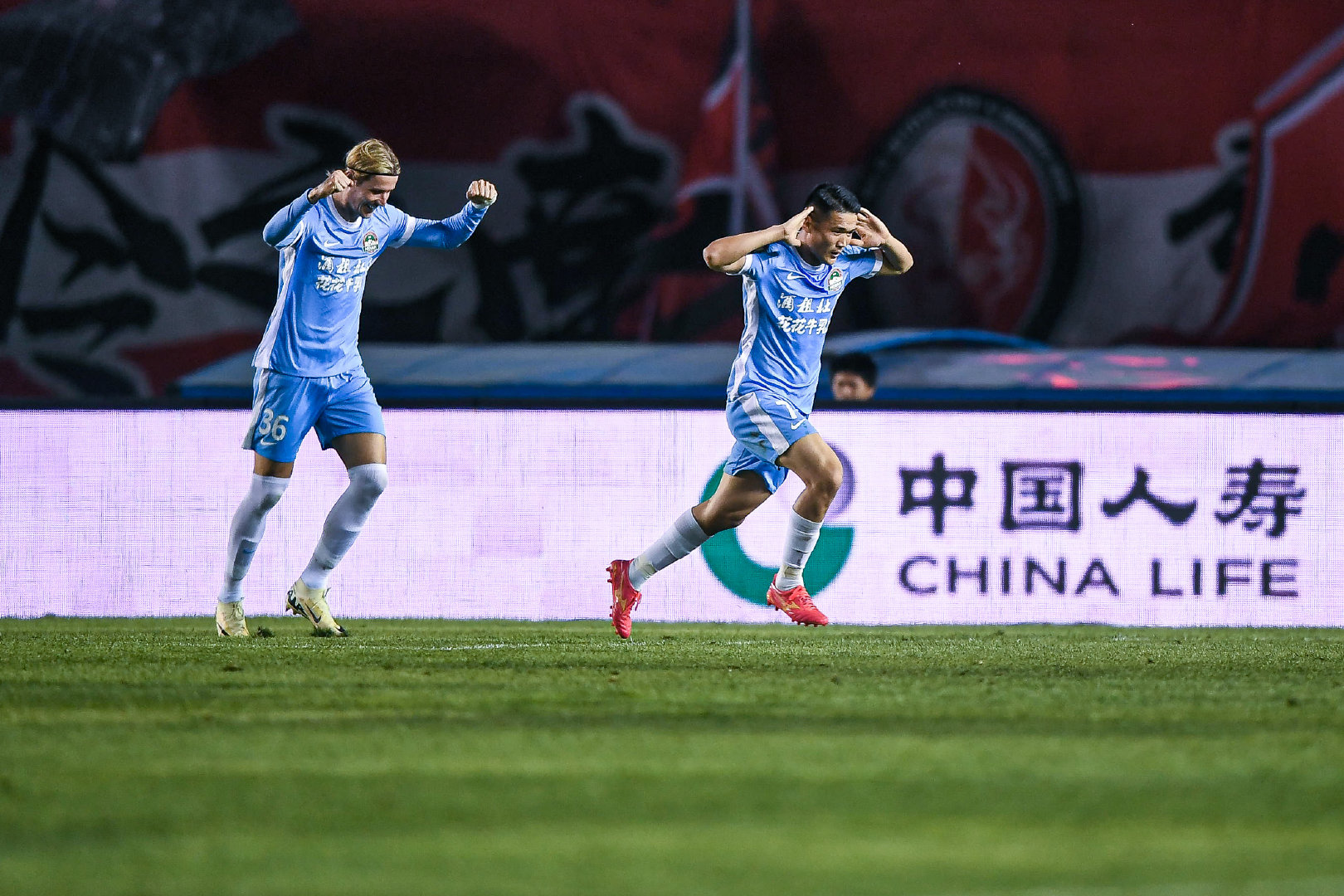 河南1-0亚泰止颓 拉莫斯上任首胜 钟义浩角球垫射 河南1-0亚泰止颓 拉莫斯上任首胜 钟义浩角球垫射