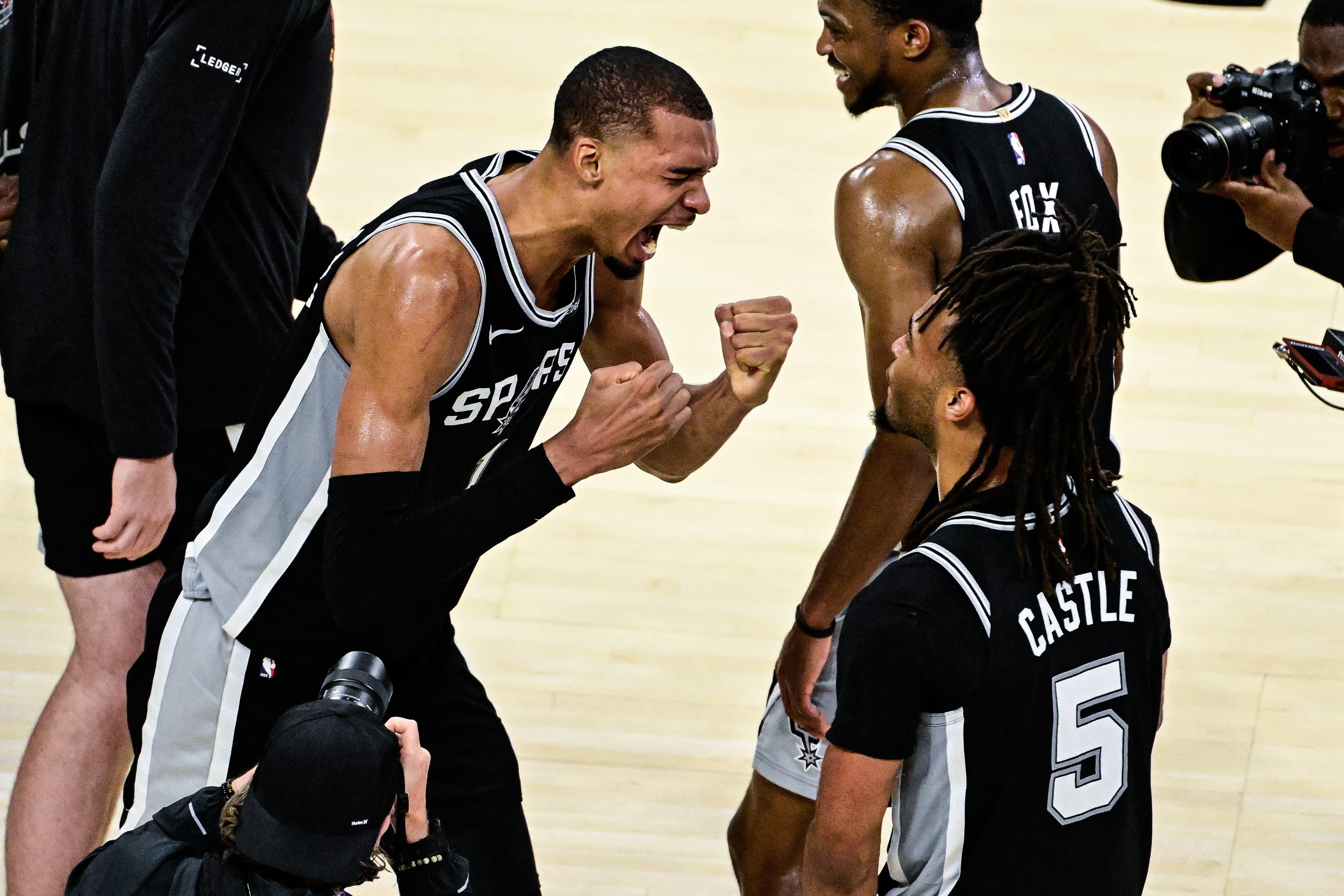 文班西决场均27+11+3+1.4+2.7 湖人记者:赢总决赛才加冕,但这是他的联盟 文班西决场均27+11+3+1.4+2.7 湖人记者:赢总决赛才加冕,但这是他的联盟