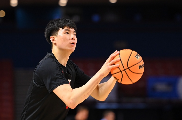 李贤重三度冲击NBA夏联 马刺成最新试金石 李贤重三度冲击NBA夏联 马刺成最新试金石