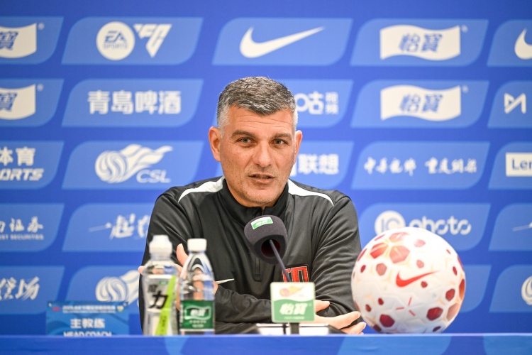 蓉城主帅约翰·阿洛伊西：雕像永铭记，剑指中超后或赴西亚